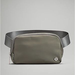 Lululemon Everywhere Belt Bag Sage Grey NWT